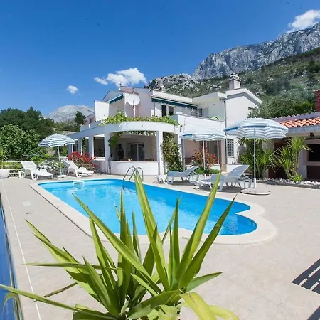 Ctma229/ Holiday House With A Large Private Pool Makarska